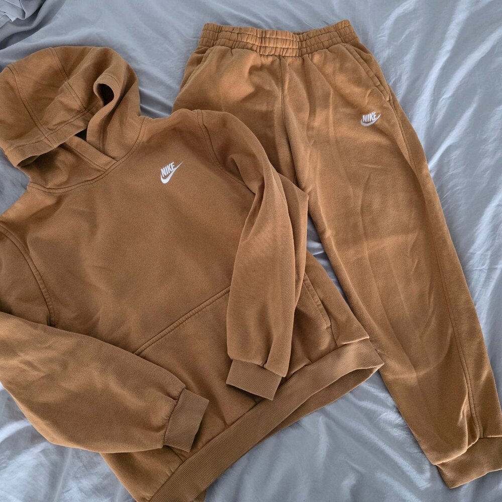 Nike Youth sweatshirt (XL) and sweatpants (L) matching orange